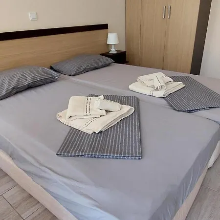 Seafront Elegance First Line Apartment *